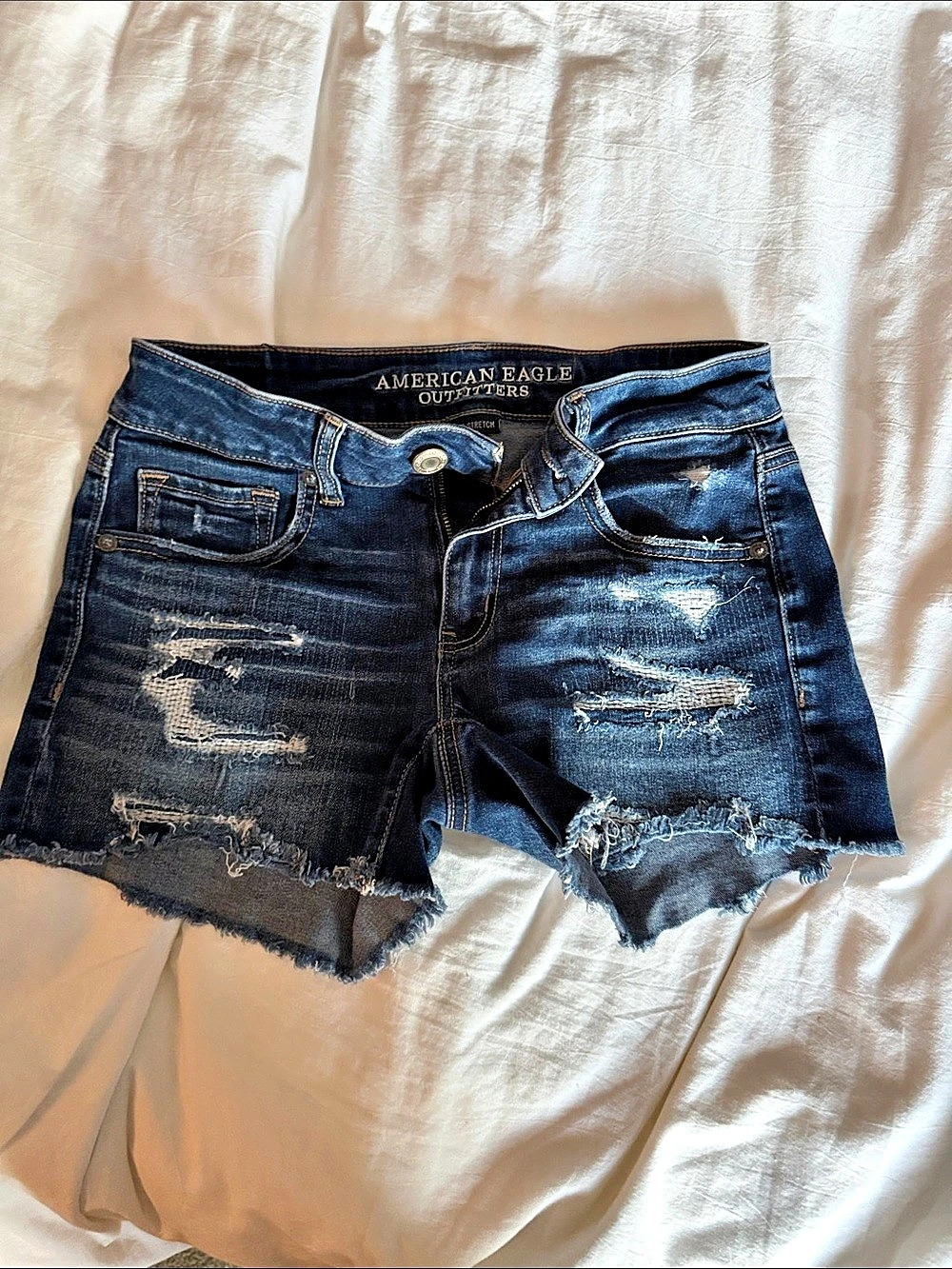 American Eagle Outfitters Midi Short Distressed Jean Shorts in Blue Size 6